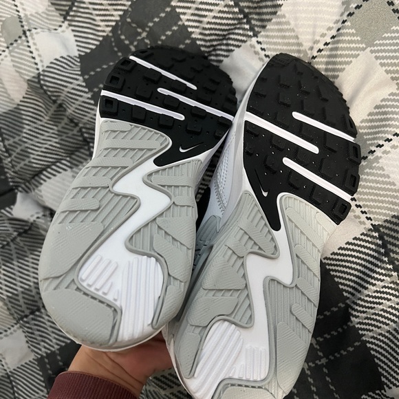 New with Tags Womens Nike Air Max Excee - Picture 4 of 6